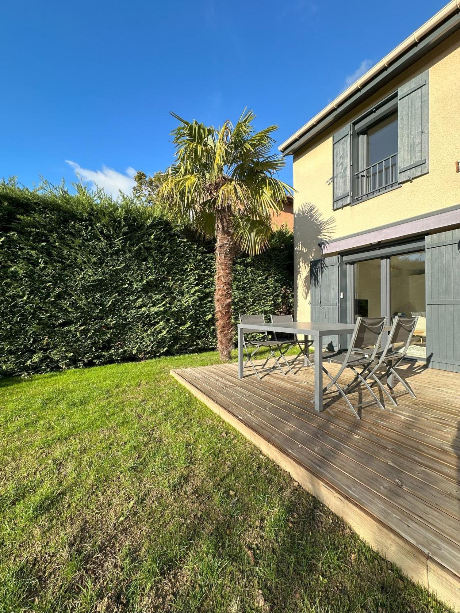 Sunny House - Villa 4 Chambres - Saint Genis Les Ollieres Экстерьер фото